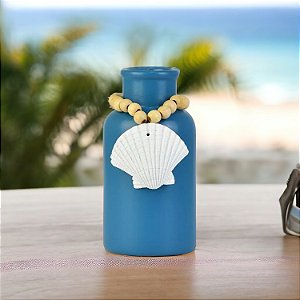 Vaso Decorativo Garrafa Azul Marinho com Colar de Concha Decoração Náutica Praia