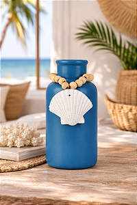 Vaso Decorativo Garrafa Azul Marinho com Colar de Concha Decoração Náutica Praia