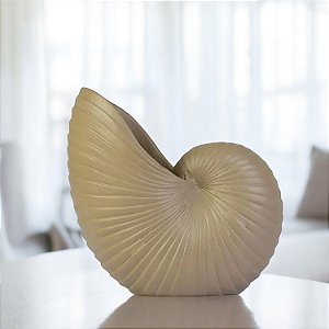 Vaso Decorativo Concha Marrom em Cerâmica
