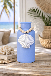 Vaso Decorativo Garrafa Azul Claro com Colar de Concha