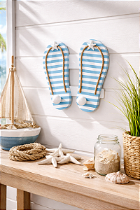 Porta Chaves Náutico Chinelinho Azul Claro e Branco Listrado em Madeira