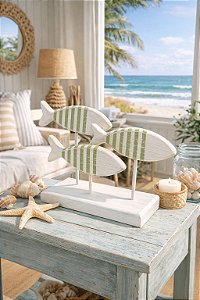 Enfeite Pedestal Peixe Rústico Branco e Verde em Madeira 24x17x9