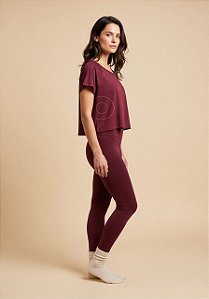Camiseta Feminina Dry Fit - Logo Dourado Oversized - Burgundy