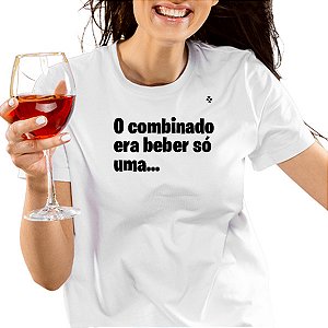 CAMISETA O COMBINADO ERA BEBER SÓ UMA