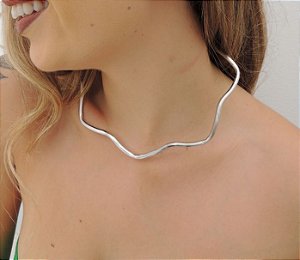 Colar Rígido Elegância Ondulada