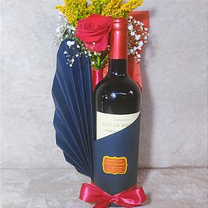 Garrafa Vinho Decorada com Botão de Rosa  Cod 160