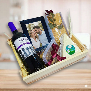 Cesta Destaque com Vinho Importado e Petiscos Cod C 068