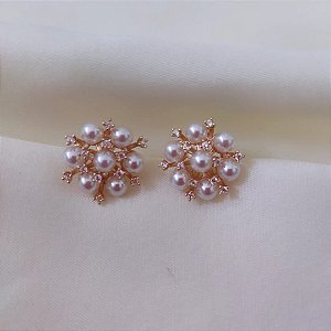 Brinco Botão de Pérolas e Zirconia de Cristal Pequeno - Semijoia Banhado Ouro 18 K