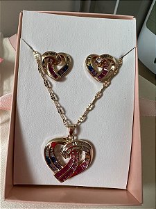 Conjunto Coração Com detalhes em Cravejação Baguete Colors- BRINCO + COLAR - Banhada a Ouro 18K - Semijoia