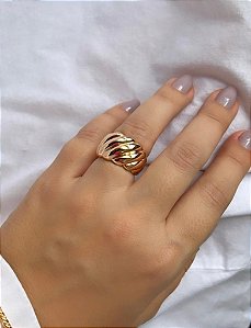 Anel Torcido Liso Elegante Redondo - Banhado a Ouro 18k - Semijoia em alta