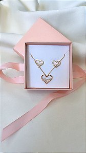 Conjunto Coração Quase Cheio Cravejado-BRINCO + COLAR - Banhada a Ouro 18K - Semijoia
