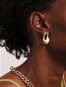 Brinco Organico Vazado Frontal Liso - Semijoia Banhada Ouro 18K