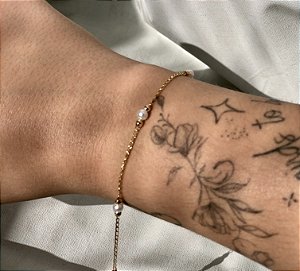 Pulseira Pérolas entre Bolinhas Delicada - Semijoia Banhada a Ouro 18k