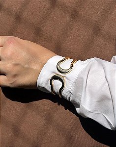 Bracelete Linhas Sinuosas Maximalista Liso Organico - Semijoia Banhada no Ouro 18k