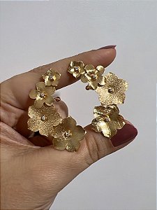 Brinco Earcuff de Flores Com Ponto de Luz  -  Semijoia Banhado a Ouro 18K ou a Prata 925