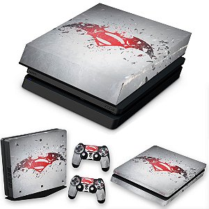 KIT PS4 Slim Skin e Capa Anti Poeira - Batman Vs Superman Logo