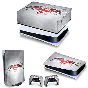 KIT PS5 Capa Anti Poeira e Skin - Batman Vs Superman Logo