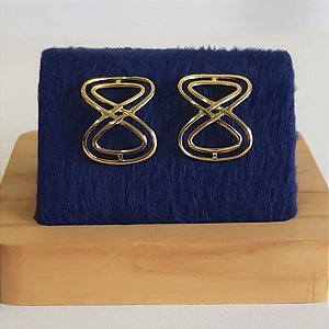 BRINCO OITO BANHADO OURO 18K