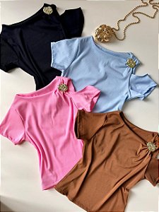 Blusa em Ribana Manga Curto com Recorte e Fivela Sonia Ref. 1891