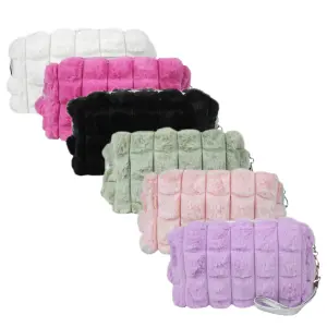 Bolsa de Mão Peluciada 20*11cm cores sortidas