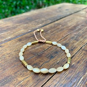 PULSEIRA MADREPÉROLA OVAL BEGE