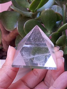 Pirâmide de Cristal Transparente