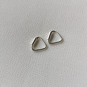 Piercing liso triângulo 7mm prata 925