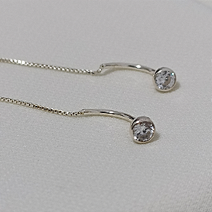 Brinco anzol ponto de luz prata 925