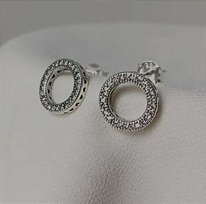 Brinco círculo vazado inspiração prata 925