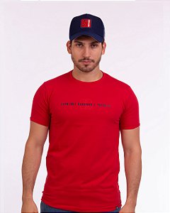 Camiseta vermelha capa loka mansinho e prancha
