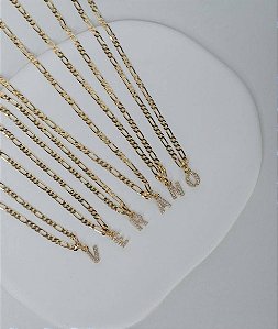Colar com inicial cravejada em ouro 18K