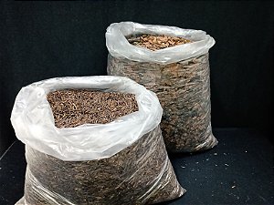 1 kg de Mix triturado , 500 g de palha de arroz carbonizado