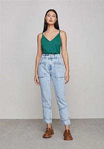 Calça jeans reta cintura alta com recortes :)
