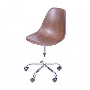 Cadeira Office com rodízios rústica madeira escura