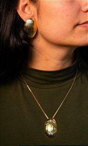 CONJUNTO COLAR E BRINCO OVAL RISCADO BANHADO EM OURO