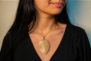 COLAR PINGENTE FOLHA NATURAL BANHADA EM OURO