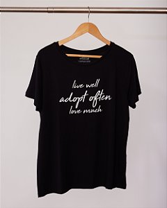 DUPLICADO - Camiseta - live well adopt often love much (Preta) G