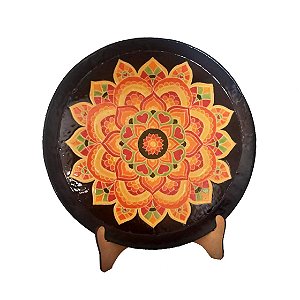 Mandala colorida decorativa em cerâmica.