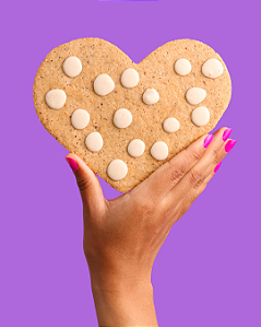 Cookie Gigante de Coração Branco  - 130g Sem Açúcar Sem Poliol Sem Lácteos Sem Glúten Vegano Low Carb