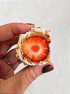 Morango Cravejado com Chocolate Branco ao Leite de Coco 50g