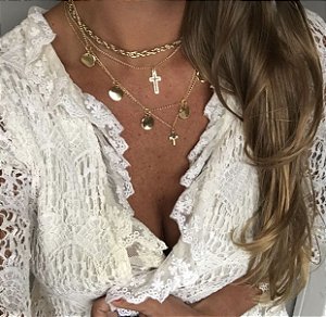 Colar dourado medalhas