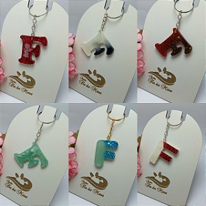 Chaveiro em resina Letra F