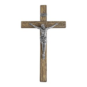 Crucifixo De Parede Metal Textura Amadeira Prata Velha 25 Cm
