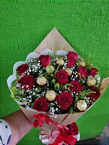 Buquê 12 Rosas com Ferrero Rocher