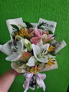 Buquê de Lirio Cor de Rosa e Branco ( verificar disponibilidade )