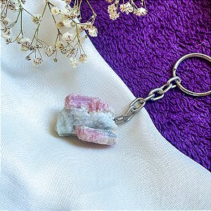Chaveiro de Turmalina Rosa Bruta - Pedra da alma gêmea