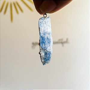 Pingente de Cianita Azul bruto -  Pedra do Arcanjo Miguel