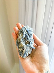 Cianita Azul com Inclusões de Turmalina Negra e Quartzo | Peça Única