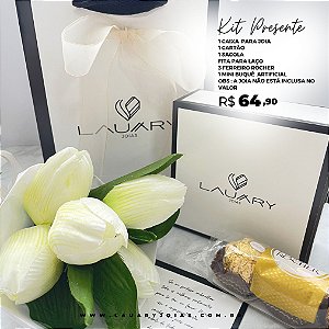 Kit Lauáry Presenteável com Flores Artificias