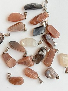 Pingente de Pedra da Lua de Marrocos Rolado -  Sensualidade, Energia Feminina, Domínio das Emoções e Fertilidade